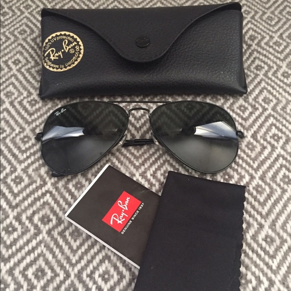 Ray Ban Aviators - Black - LIKE NEW!