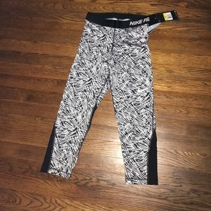 💥today only low price!💥 Nike cropped leggings!