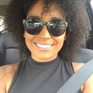 Meet your Posher, Chloe