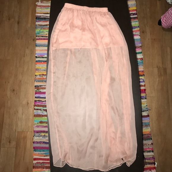 Flowy light pink skirt