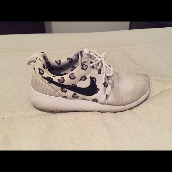 Original White Nike Sneakers (Used)