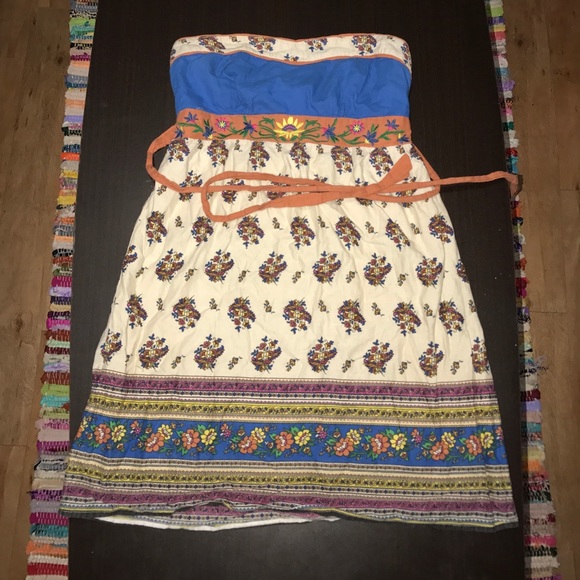 Printed strapless dress