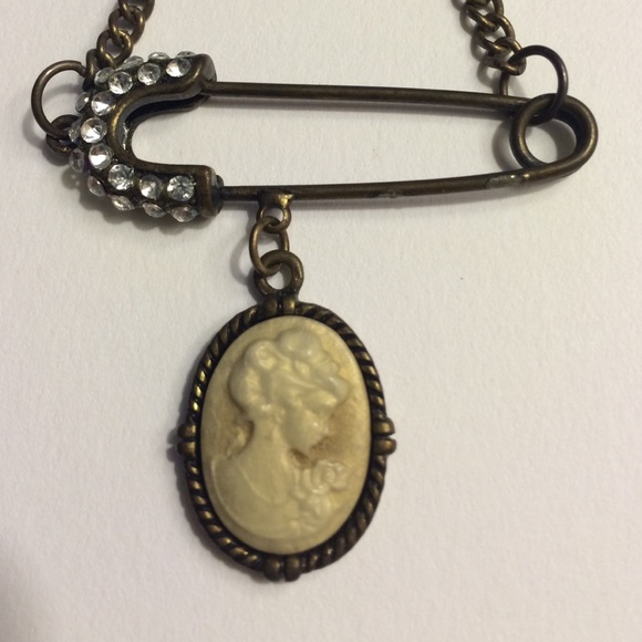 Vintage-style Necklace - Picture 2 of 2