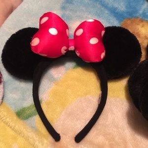 Minnie Mouse ears