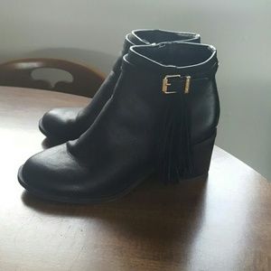 Black heeled ankle booties!