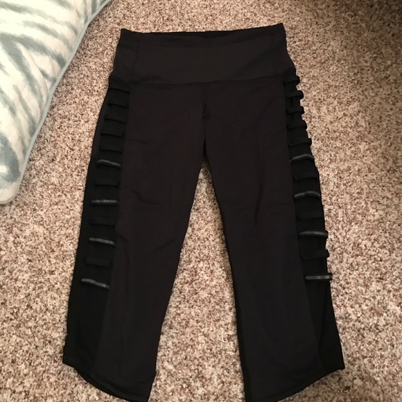 Lululemon crop leggings barely worn size 4