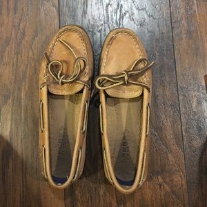 Sperry topsider boat shoes