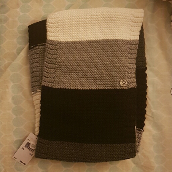 Michael Kors circle scarf