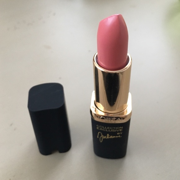 Loreal Exclusive Lipstick in Julianne's Nude.
