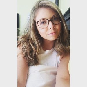Meet your Posher, Holly