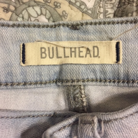 Light wash Jean shorts - Picture 2 of 4