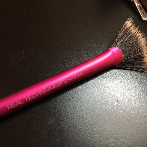 Real Techniques Fan Brush