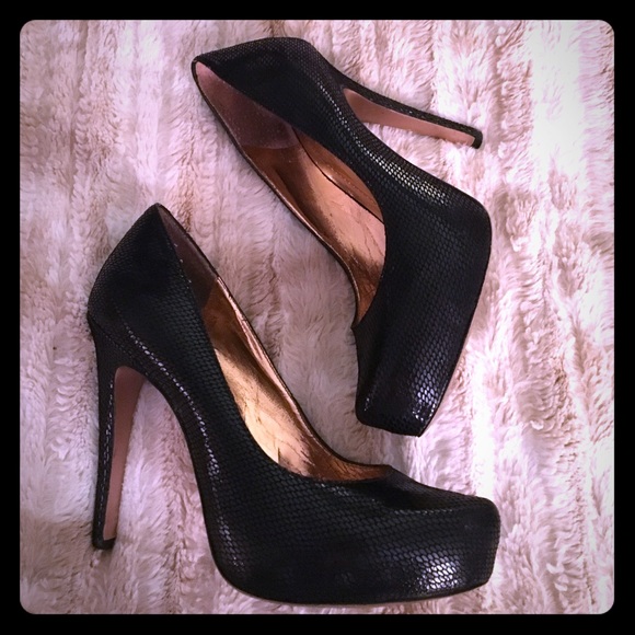 BCBGeneration black leather pumps