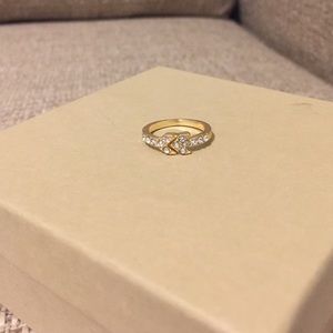 Gold arrow pinkie or midi ring