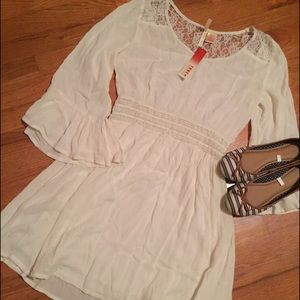 🔴 NWT Ivory & Lace Dress--Price Firm