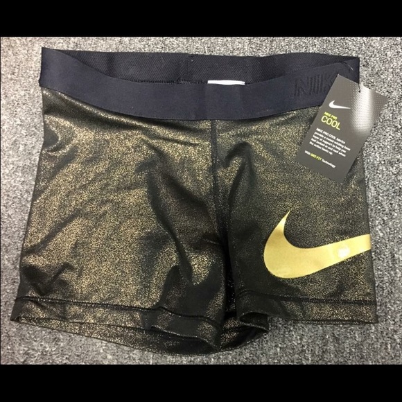 BNWT Nike pro shorts size medium. Make an offer!