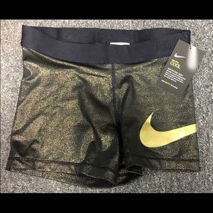 BNWT Nike pro shorts size medium. Make an offer!