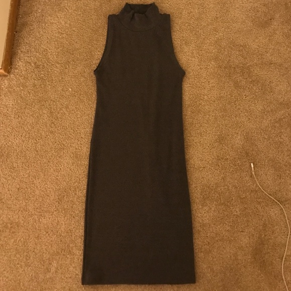 sleeveless skinny dress.