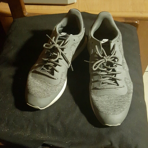 Nike internationalist sneakers