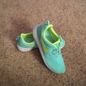 Brand New Women's Nike Roche One Br