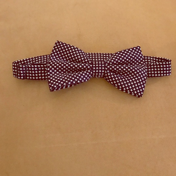 Black and white star design bow tie