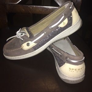 NEVER WORN Gray Sperry's