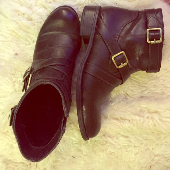 Dark brown Chelsea ankle boots size 7.5