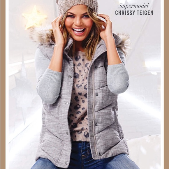 Gap vest with detachable hood NWT herringbone