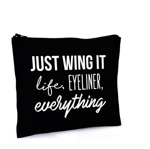 🔶"Wing It Makeup Pouch"👄💄