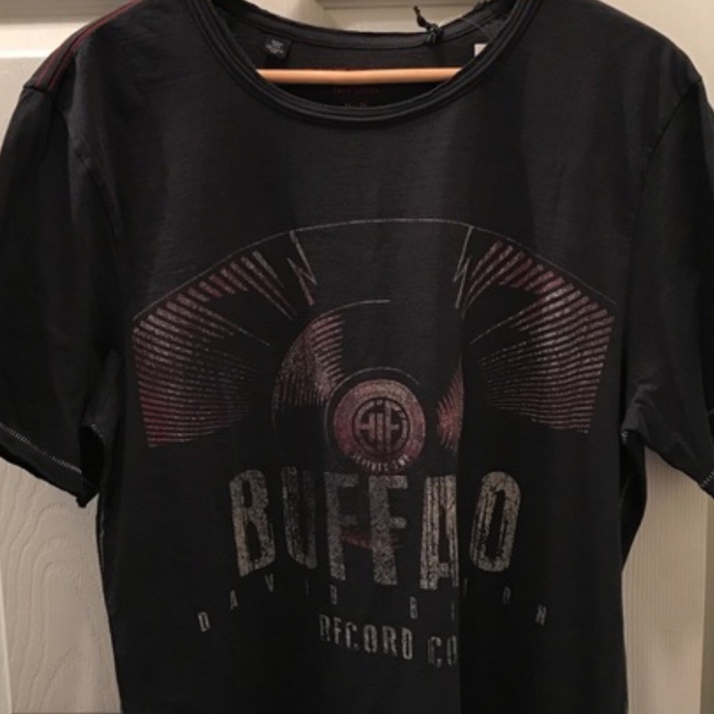BUFFALO SHORT SLEEVE T SHIRT NWT