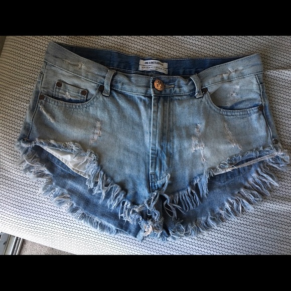 distressed ONE TEASPOON demin shorts