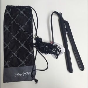 *FLASHSALE 01/18/17* NuMe silhouette flat iron