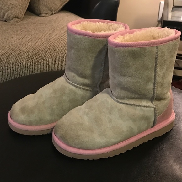 Ugg girls boots camo with pink accent
