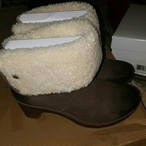 Ugg Lynnea (AUTHENTIC) Clog