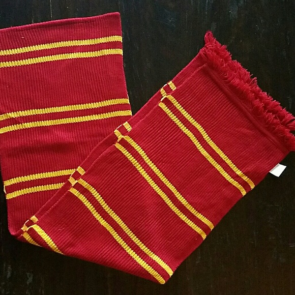Harry Potter gryffindor scarf
