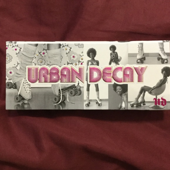 Urban Decay Roller Girl Palette - Picture 2 of 4
