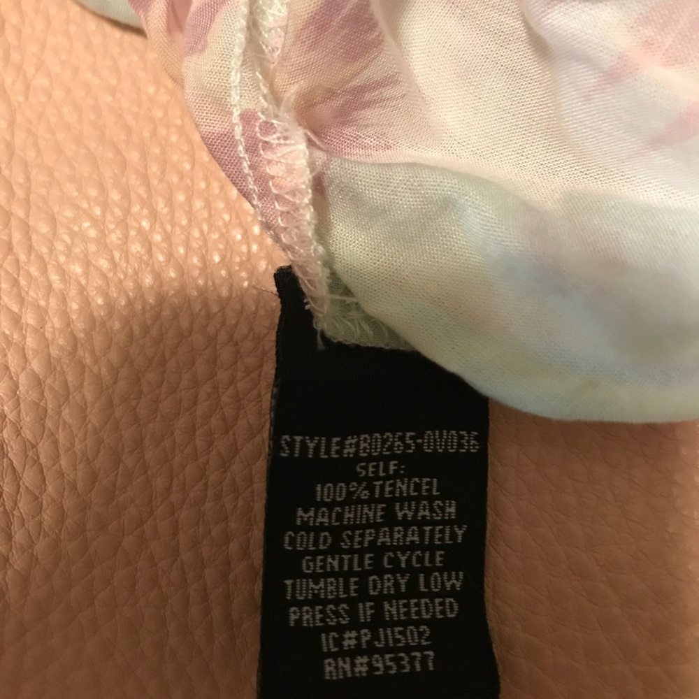 Button up top - Picture 4 of 4
