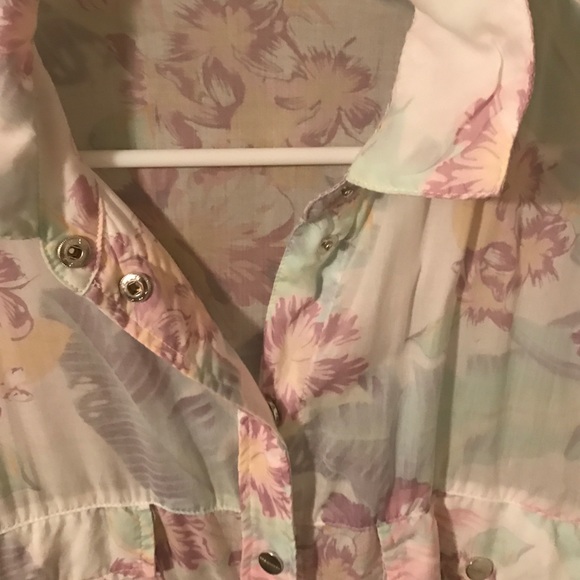 Button up top - Picture 2 of 4