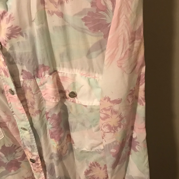 Button up top - Picture 3 of 4