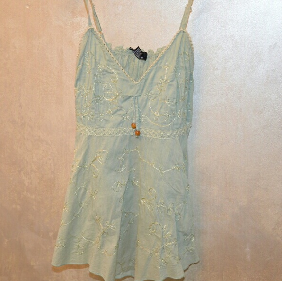 Asymmetrical Hem Tank Top with Embroidered Details - Picture 3 of 5