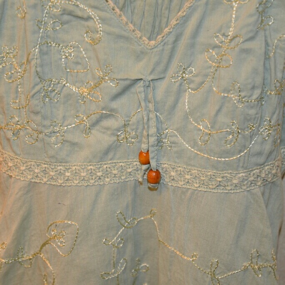 Asymmetrical Hem Tank Top with Embroidered Details - Picture 4 of 5