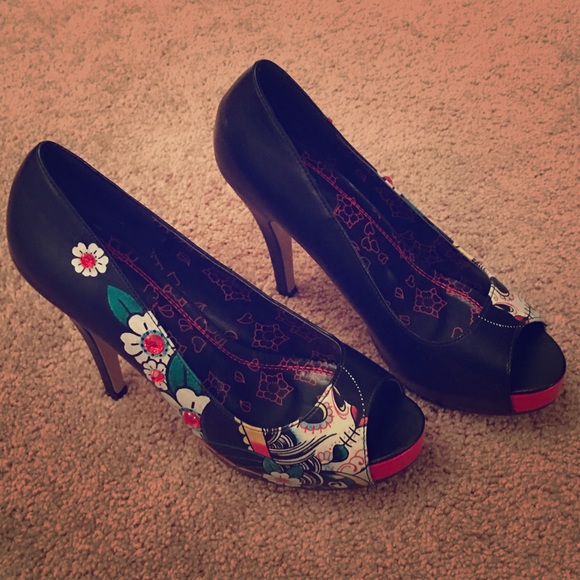 IronFist - iron fist black pumps- brand new black