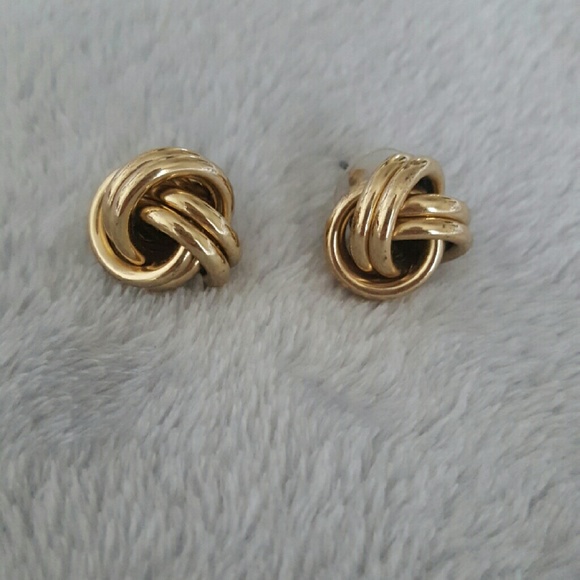 Gold knotted studs