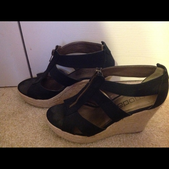 Black wedged sandal, size 7 1/2.