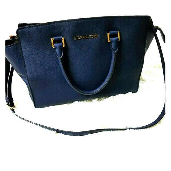 Michael Kors Selma Saffiano Bag (Medium)
