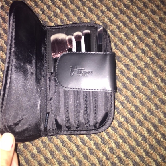 Travel Size IT brushes. Never used