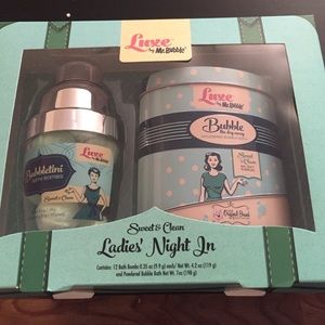 Powdered Bubble Bath and Bath Bombs