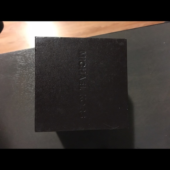 BRAND NEW Michael Kors sterling silver watch - Picture 3 of 4