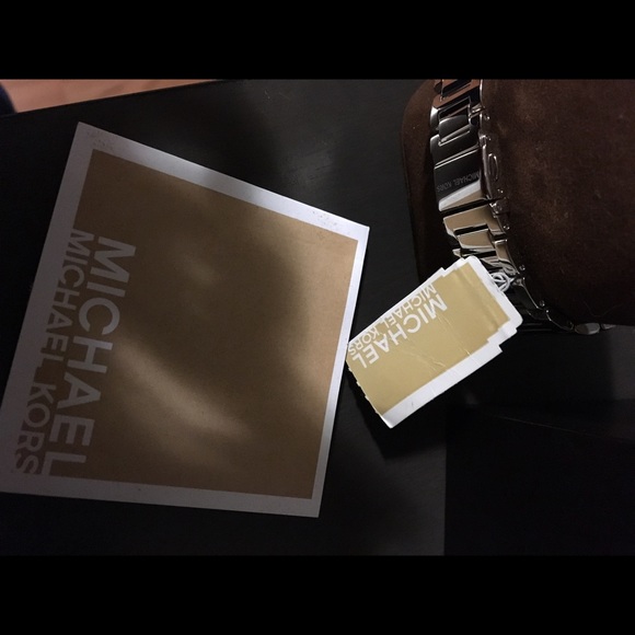 BRAND NEW Michael Kors sterling silver watch - Picture 4 of 4