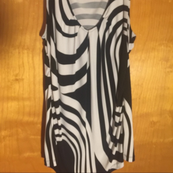 New York & Co tunic - Picture 3 of 3